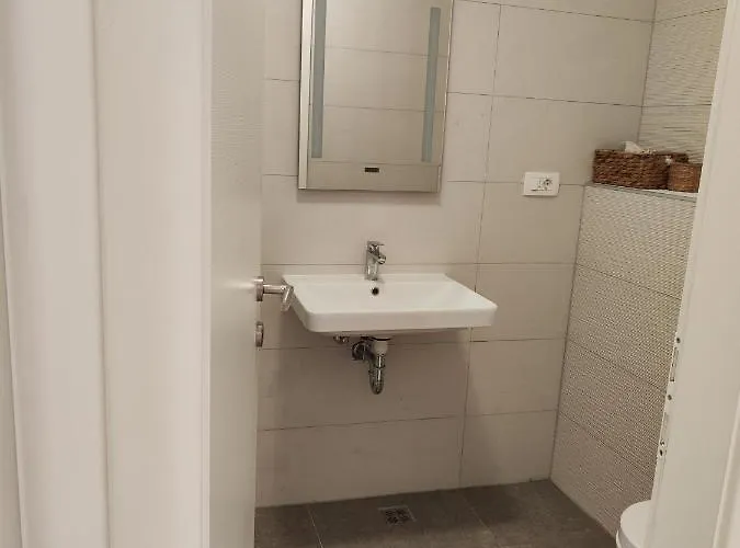 Lucy Apartment Split